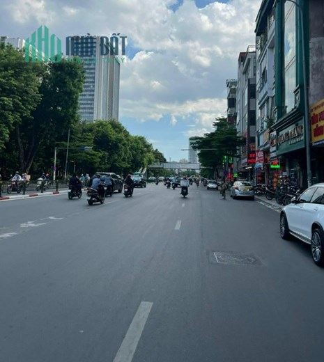 Siêu phẩm nhà nền Đống Đa, đường Tây Sơn, diện tích 558m2, 4 tầng, mặt tiền 13.5m, giá chỉ 200 tỷ.