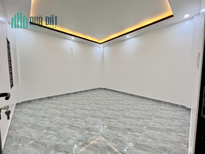 BÁN NHÀ KHÚC THỪA DỤ OTO RA VÀO 4 TẦNG.