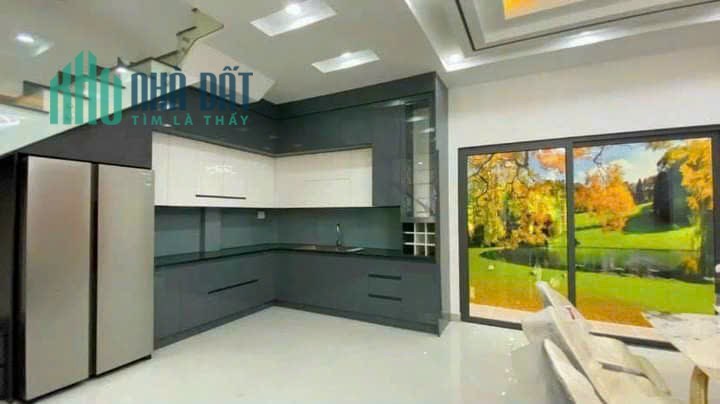 Nhà phố đường Huỳnh Tấn Phát, 4 tầng, đầy đủ nội thất, giá rẻ