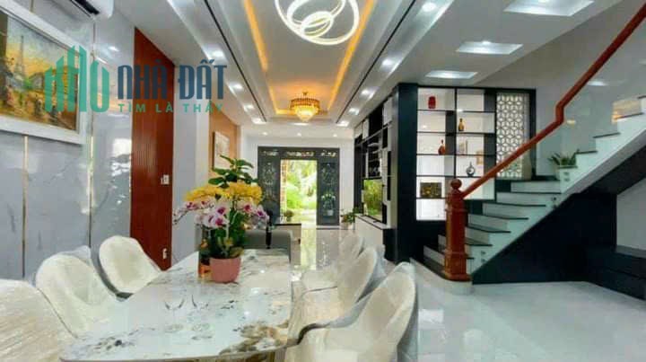 Nhà phố đường Huỳnh Tấn Phát, 4 tầng, đầy đủ nội thất, giá rẻ