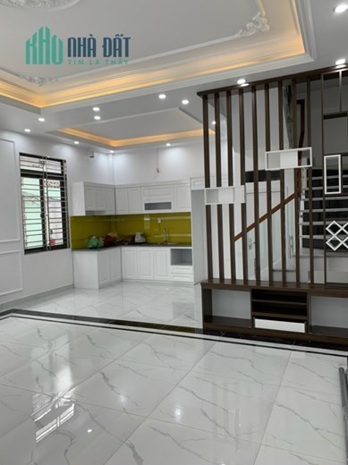 Bán nhà xây mới phố Hoàng Ngọc Phách 40m 4 tầng GIÁ 2.5 tỉ độc lập