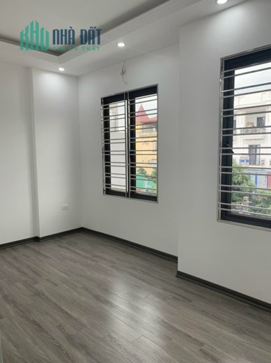 Bán nhà xây mới phố Hoàng Ngọc Phách 40m 4 tầng GIÁ 2.5 tỉ độc lập