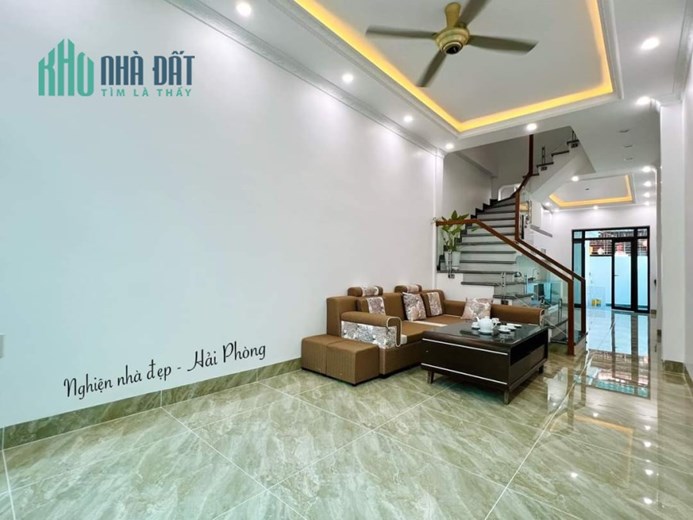 Bán nhà phố Nguyễn Tường Loan, 90m 3 tầng sân cổng cực rộng, GIÁ 3.15 tỉ