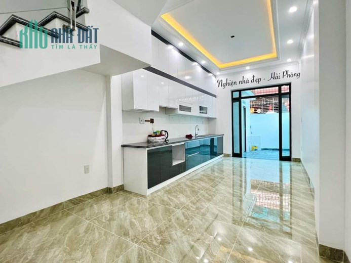 Bán nhà phố Nguyễn Tường Loan, 90m 3 tầng sân cổng cực rộng, GIÁ 3.15 tỉ