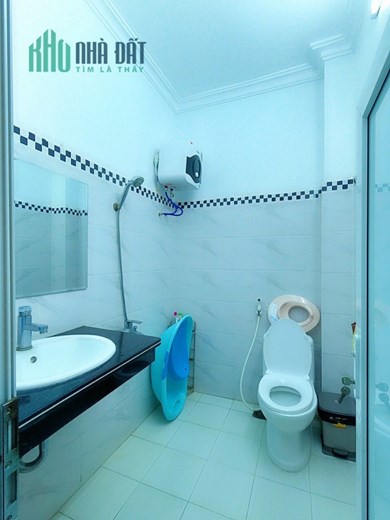 Bán nhà phố Lạch Tray 60m 3 tầng 3 ngủ GIÁ 3.25 tỉ ngõ nông
