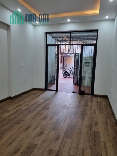Bán gấp nhà phố Thư Trung, 60m 3 tầng sân cổng riêng GIÁ 2.5 tỉ