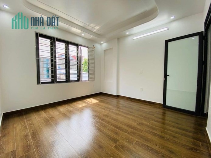 Bán nhà xây mới tinh phố Hồ Sen, 53m 4 tầng sân cổng riêng, ngõ nông GIÁ 3.6 tỉ