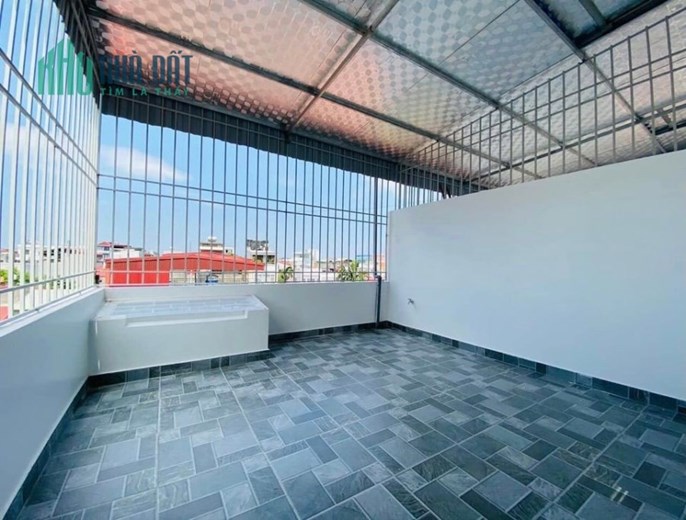 Bán nhà xây mới tinh phố Hồ Sen, 53m 4 tầng sân cổng riêng, ngõ nông GIÁ 3.6 tỉ