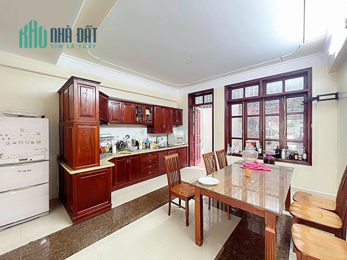 Bán nhà phân lô khu 193 Văn Cao - Thư Trung , 90m 4 tầng cực thoáng GIÁ 5.9 tỉ