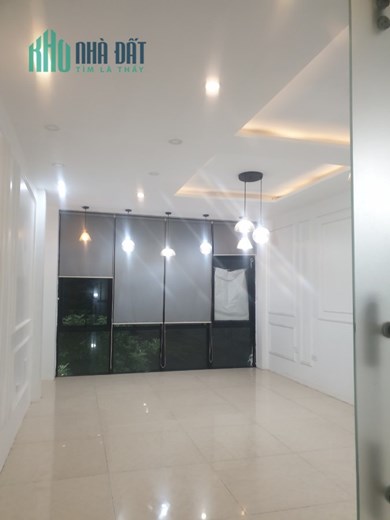 cho thuê nhà mặt phố Nguyễn Khang 7T 40m2