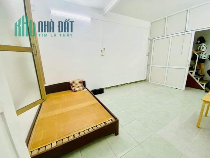 Bán Căn Hộ Chung Cư 26 Phố Nguyên Hồng  Đống Đa 90m2, 4 phòng ngủ, 2 wc, nội thất đầy đủ,  giá chào