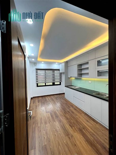Bán gấp siêu phẩm 50m2, 6 tầng, hơn 8 tỷ ô tô vào nhà Lĩnh Nam Hoàng Mai Hà Nội