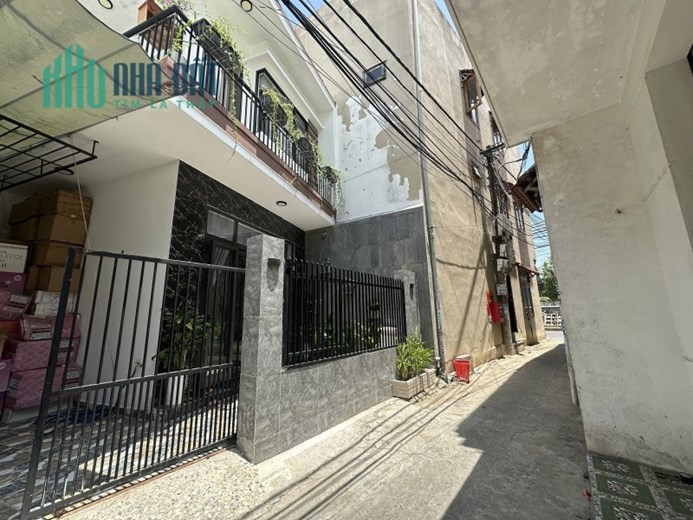 BÁN NHÀ ĐẸP 2 TẦNG ĐƯỜNG TRƯỜNG CHINH Ở NGAY GIÁ RẺ MẶT TIỀN RỘNG 2.X TỶ