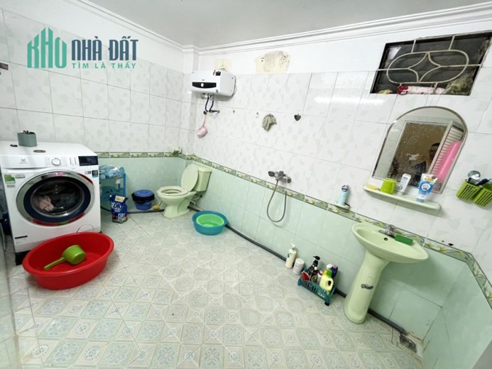 BÁN NHÀ VŨ CHÍ THẮNG 4 TẦNG DÂN XÂY GIÁ CHỈ HƠN TỶ..