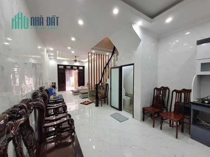 Nhà đẹp, dân xây, 52m, 5 tầng, oto 15m, kd online, đường Hoàng Mai, Hà Nội, chỉ 5.8 tỷ.