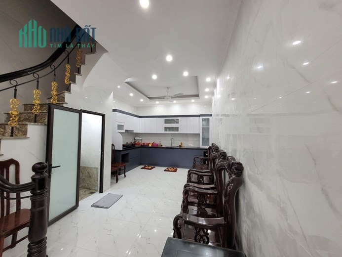 Nhà đẹp, dân xây, 52m, 5 tầng, oto 15m, kd online, đường Hoàng Mai, Hà Nội, chỉ 5.8 tỷ.