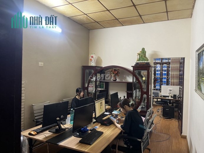 Chính chủ cho thuê nhà 70m2 x 2 tầng, ngõ rộng ô tô đỗ cửa, 3 phòng ngủ đường Mai Dịch