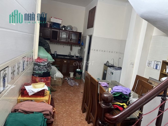 Chính chủ cho thuê nhà 70m2 x 2 tầng, ngõ rộng ô tô đỗ cửa, 3 phòng ngủ đường Mai Dịch