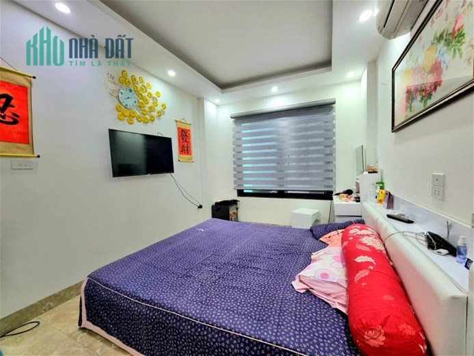 Bán Nhà Phường Thạch Bàn, Ngõ Thông Ôtô Vào Nhà, 10m ÔTô Tránh, 38m2, 5 Tầng, Nhỉnh 3 Tỷ.