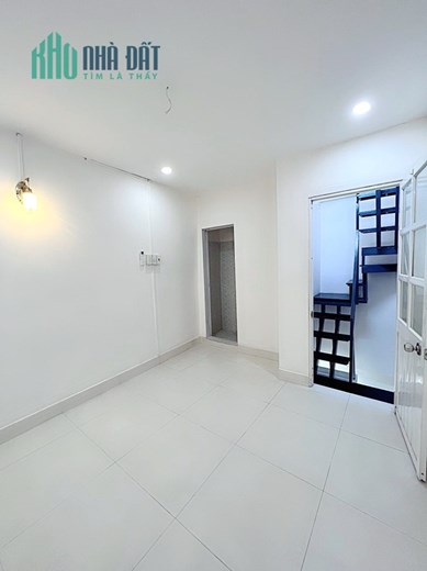 Nhà bán 3 tầng mới, đẹp hẻm thông đường Phạm Thế Hiển P3Q8 - 2 Tỷ 180