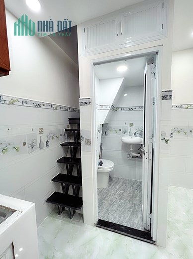 Nhà bán 3 tầng mới, đẹp hẻm thông đường Phạm Thế Hiển P3Q8 - 2 Tỷ 180