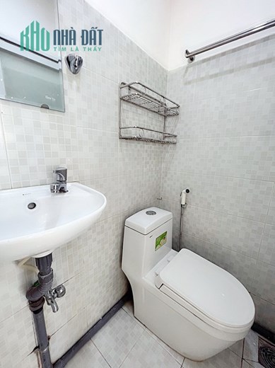Nhà bán 3 tầng mới, đẹp hẻm thông đường Phạm Thế Hiển P3Q8 - 2 Tỷ 180