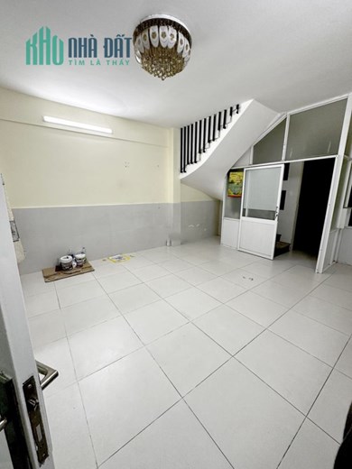 Nhà cho thuê thích hợp buôn bán hoặc ở đường Nguyễn Trãi- Q1