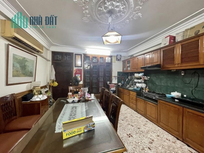 Bán ngôi nhà 6 tầng, thang máy phố Tây Sơn, 120m, 2 thoáng, gần hồ thoáng mát.