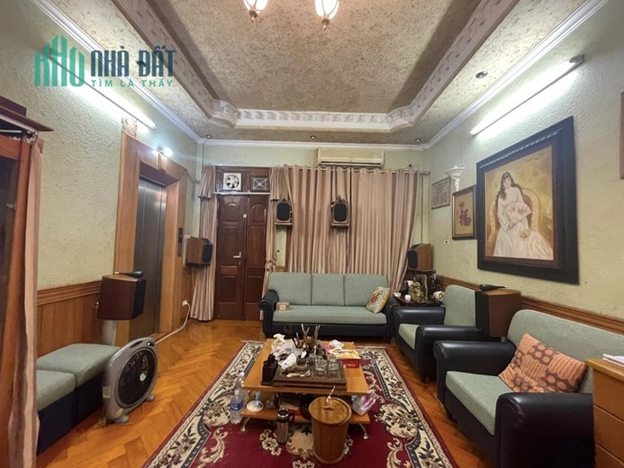 Bán ngôi nhà 6 tầng, thang máy phố Tây Sơn, 120m, 2 thoáng, gần hồ thoáng mát.