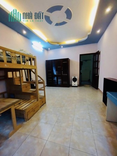 Hiếm, bán ngôi nhà nhỉnh 6 tỷ, ô tô qua đường Nguyễn Trãi, 40m, mt 4m, sổ vuông ko lỗi phong thủy.