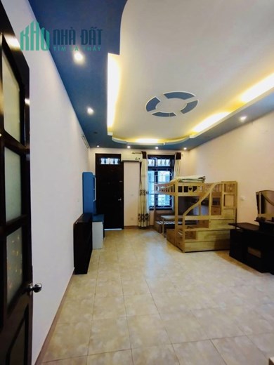 Hiếm, bán ngôi nhà nhỉnh 6 tỷ, ô tô qua đường Nguyễn Trãi, 40m, mt 4m, sổ vuông ko lỗi phong thủy.