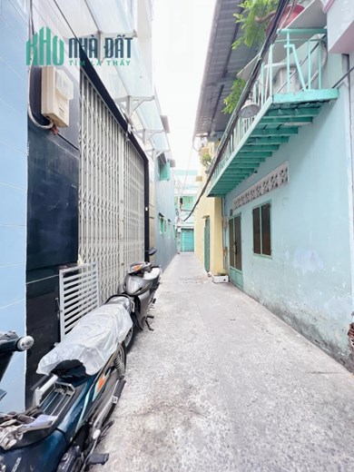 NHÀ 2 TẦNG - NGANG 4 NỞ HẬU 5M DÀI 17M - ĐOÀN VĂN BƠ - GIÁ 4.X TỶ