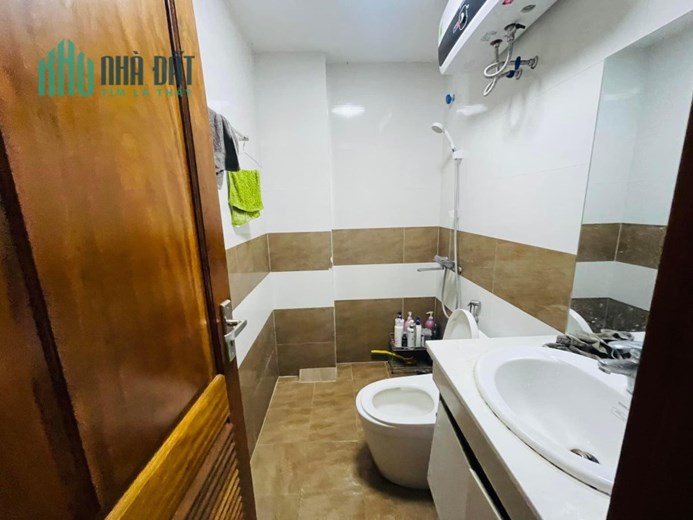Bán nhà riêng Hoàng Hoa Thám Kinh doanh , lô góc Ba Đình 40 m2 giá rẻ 4tỷ5
