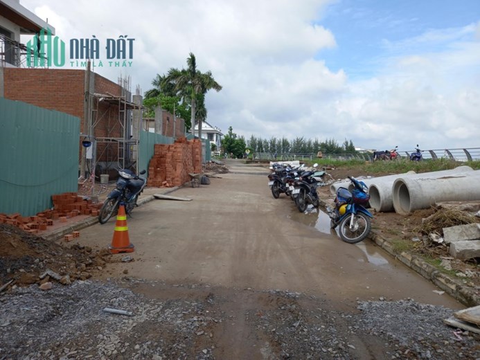 Bán BIỆT THỰ QUỐC LỘ 13 Phường Hiệp Bình Phước Tp.T.Đức, view sông, Đường XE TĂNG, giá giảm còn