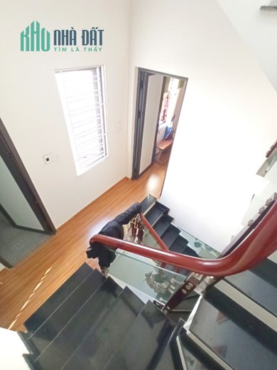 Bán nhà phố Thiên Lôi diện tích 40m 3 tầng độc lập GIÁ 2.2 tỉ ô.tô đỗ tận cửa