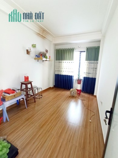 Bán nhà phố Thiên Lôi diện tích 40m 3 tầng độc lập GIÁ 2.2 tỉ ô.tô đỗ tận cửa
