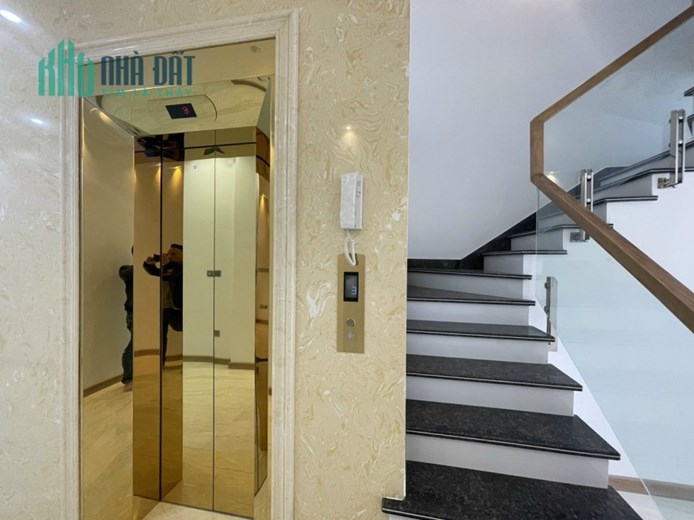 Bán nhà mặt đường Khúc Thừa Dụ 4 tầng có Thang Máy giá 6.88 tỉ cực đẹp