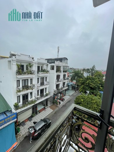 Bán nhà mặt đường Khúc Thừa Dụ 4 tầng có Thang Máy giá 6.88 tỉ cực đẹp