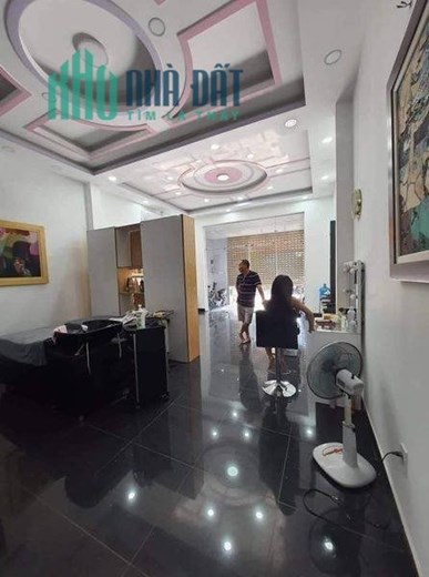 Bán nhà 4 Tầng, Mặt tiền buôn bán, ngay chợ Linh Trung, dt 90 m² Giá 11 tỷ