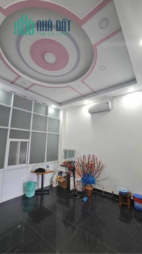 Bán nhà 4 Tầng, Mặt tiền buôn bán, ngay chợ Linh Trung, dt 90 m² Giá 11 tỷ