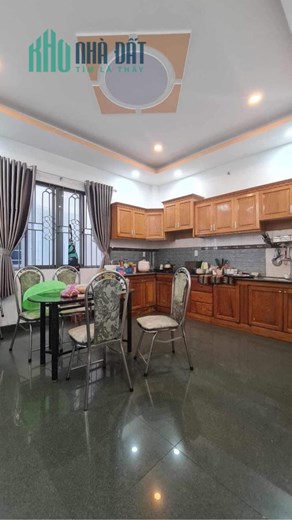 Bán nhà 4 Tầng, Mặt tiền buôn bán, ngay chợ Linh Trung, dt 90 m² Giá 11 tỷ