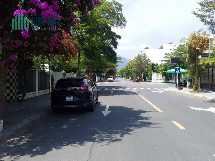 Bán biệt thự ở KĐT Phước Long A, Nha Trang đường chính