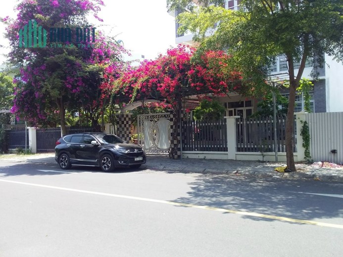 Bán biệt thự ở KĐT Phước Long A, Nha Trang đường chính