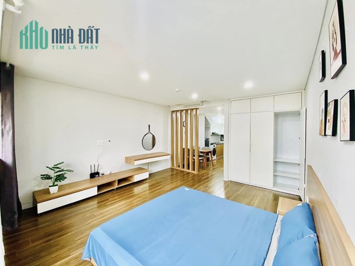 Bán Nhà trọ ngã tư Xuân Thủy, Cầu Giấy, 180m2x9T, MT12m, lô góc, 40P, DT 200tr/tháng