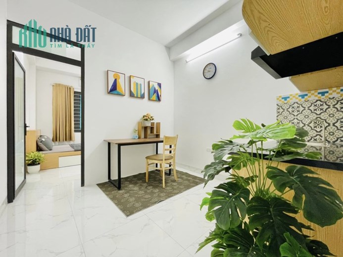 Bán Nhà trọ ngã tư Xuân Thủy, Cầu Giấy, 180m2x9T, MT12m, lô góc, 40P, DT 200tr/tháng
