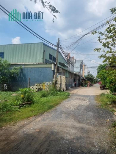Chỉ 4.4 tỷ có ngay 12x23m đất mt xe hơi, Bà Điểm, Hocmon