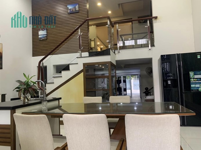 Vội Đi Định Cư- Giao Ngay- Biệt thự KDC Phú Mỹ -126m2 x 4 Tầng-tiện ở và k.doanh- đường 11