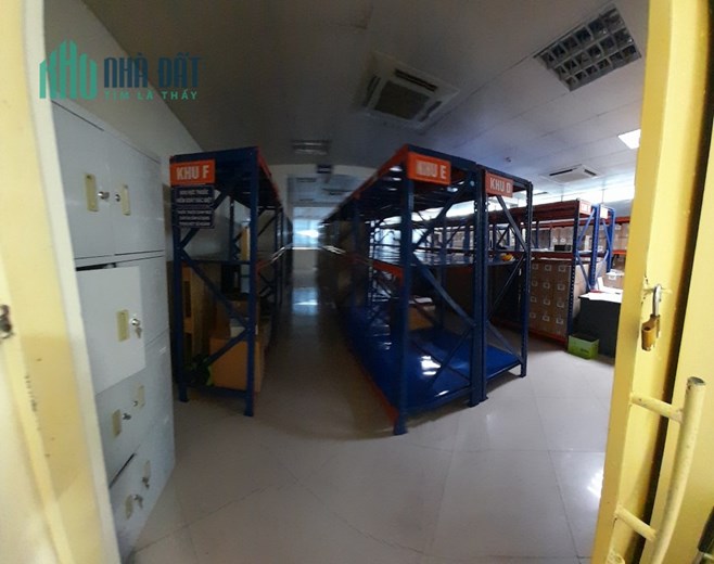 Cho thuê sàn văn phòng mặt phố Lạc Long Quân 135m2
