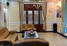 Tôi bán nhà mặt phố Nguyễn Khuyến sầm uất gần hồ Văn Quán 110m2 chỉ 25.68 tỷ. LH 0989.62.6116