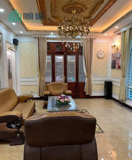 Tôi bán nhà mặt phố Nguyễn Khuyến sầm uất gần hồ Văn Quán 110m2 chỉ 25.68 tỷ. LH 0989.62.6116